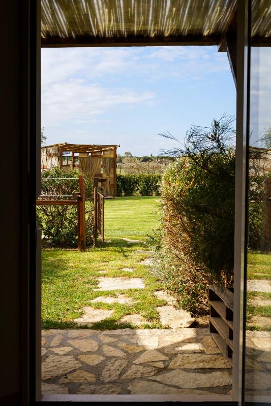 Triple Room with Pool View image 3