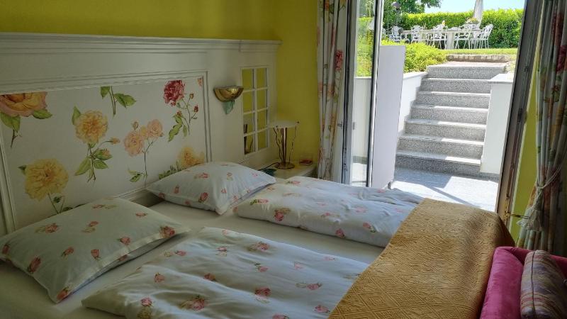 Superior Double Room with Terrace and Garden View image 1