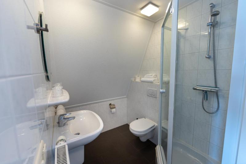 Standard Twin Room image 2