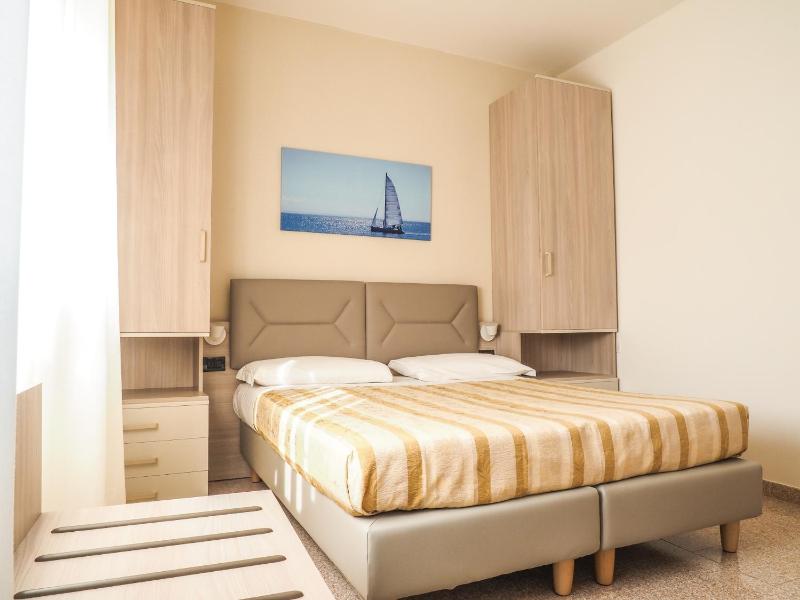 Superior Double Room image 3