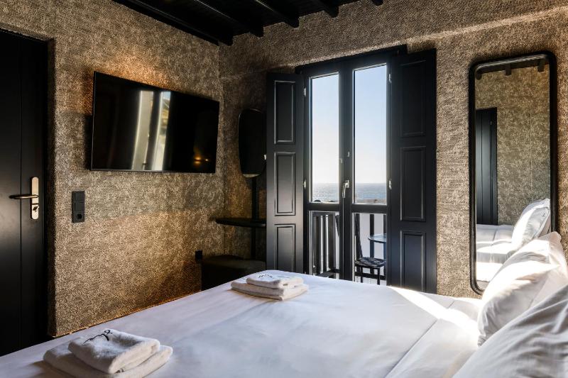 Queen Suite with Sea View image 4