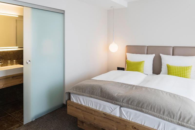 Deluxe Double Room image 4