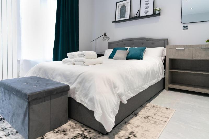 Deluxe Double Room with Balcony image 4