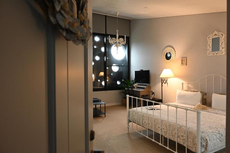 Noir Home - image 29