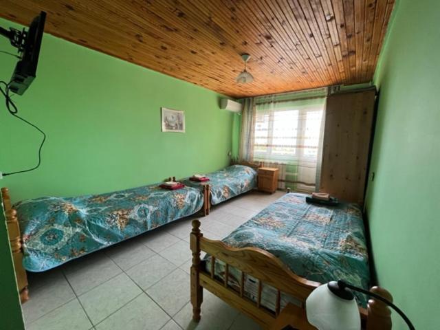 Standard Triple Room with Sea View image 3