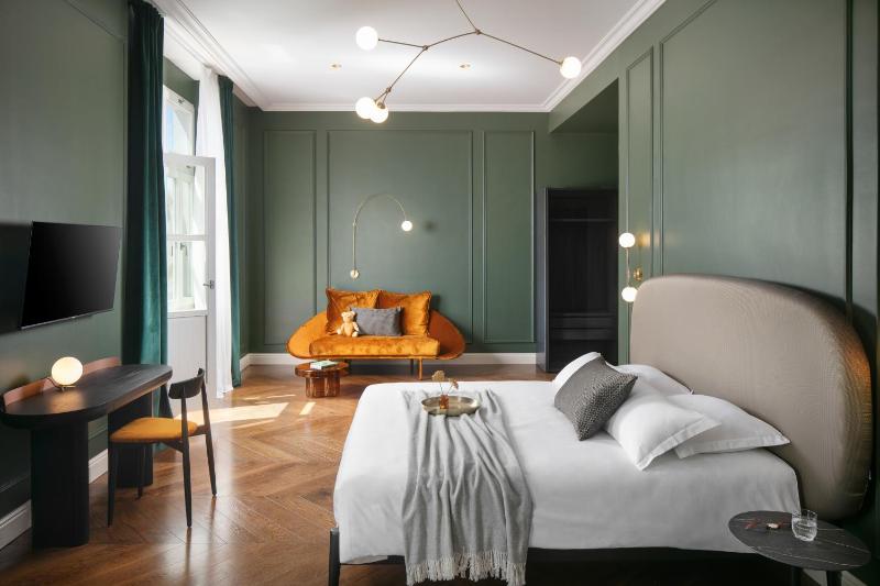 Deluxe Double Room with Balcony - Annex Building image 1