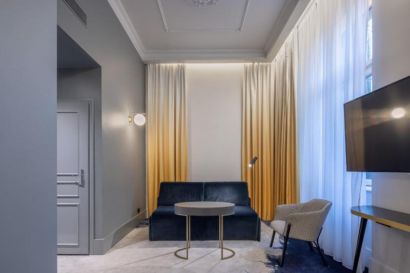 Deluxe Junior Suite image 4