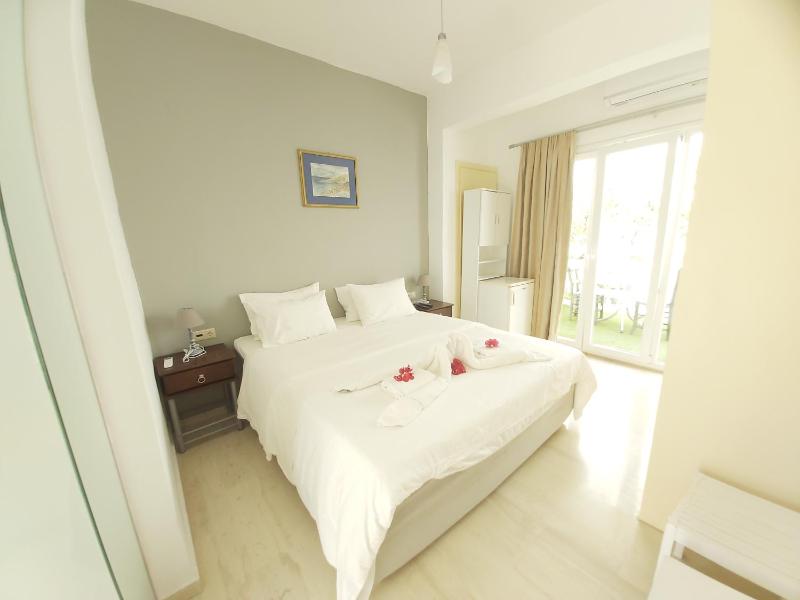 Deluxe Double Room image 1