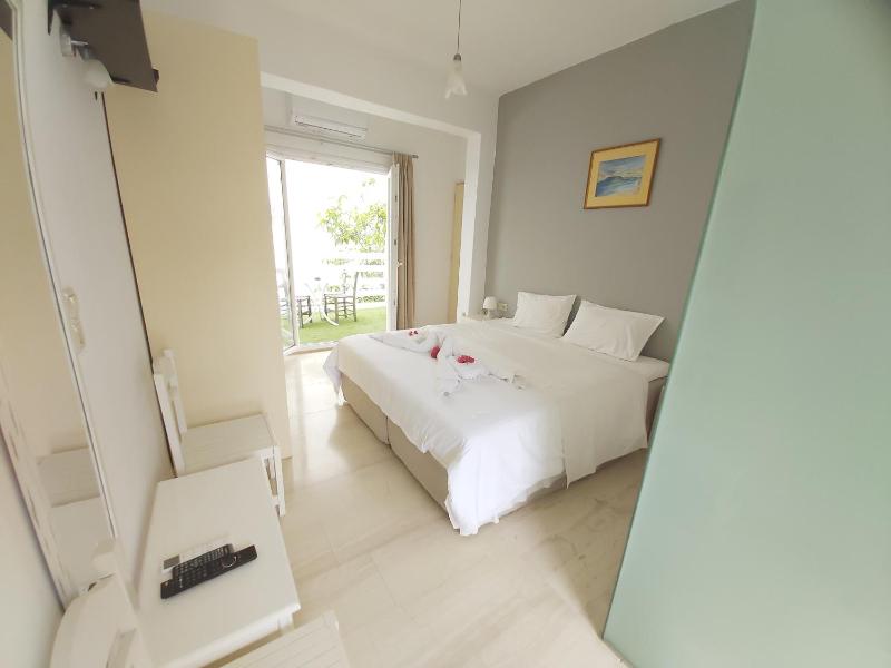 Deluxe Double Room image 2