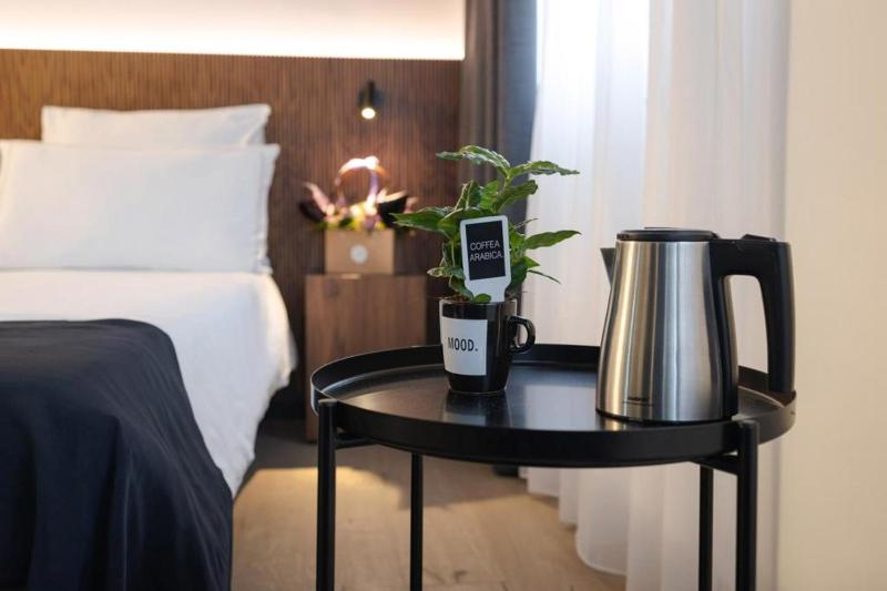 King Room with Balcony image 4