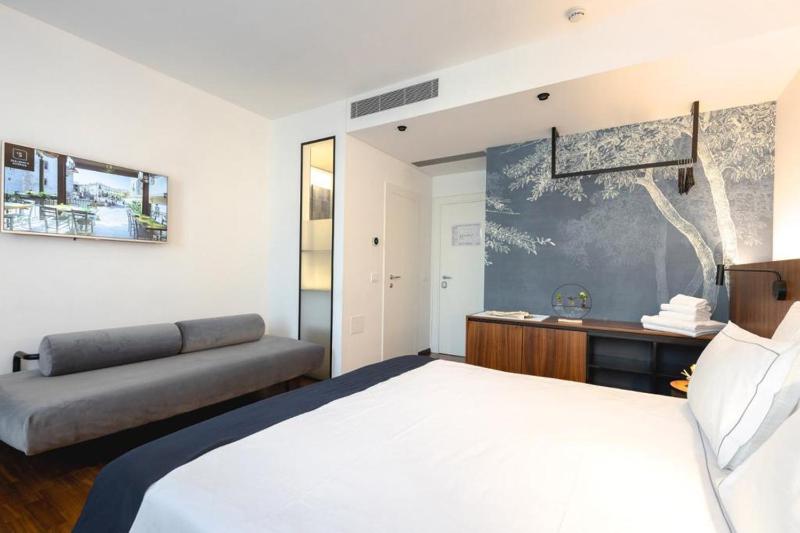 Superior Triple Room image 1