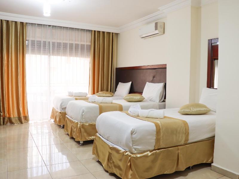 Executive Triple Room image 4
