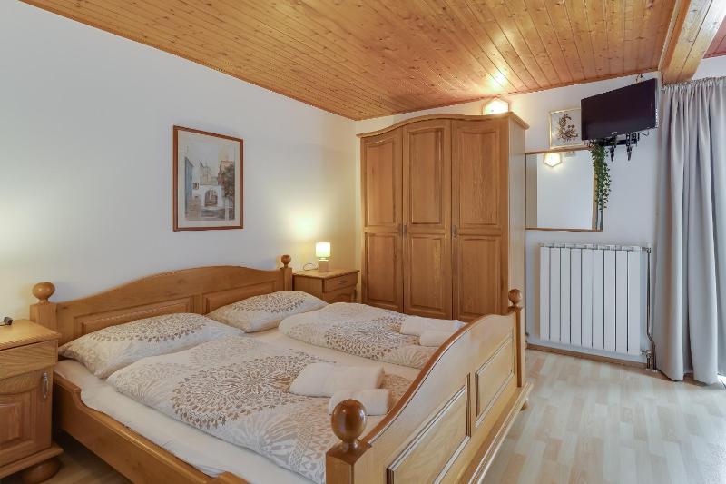 Apartment image 3