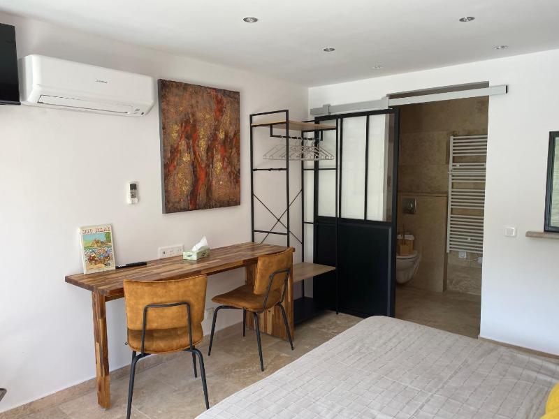Double Room with Garden View image 1