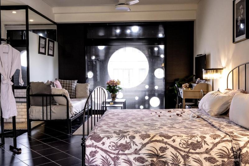 Noir Home - image 10