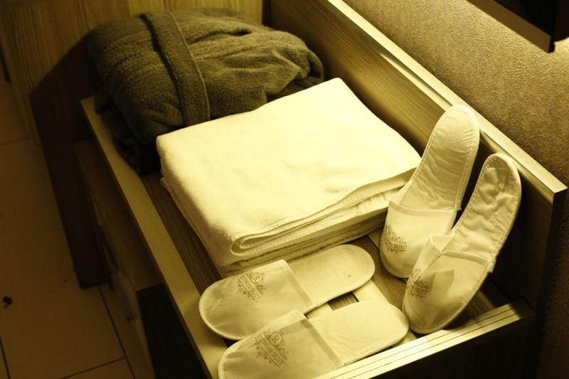 RESTWON SUIT - image 13