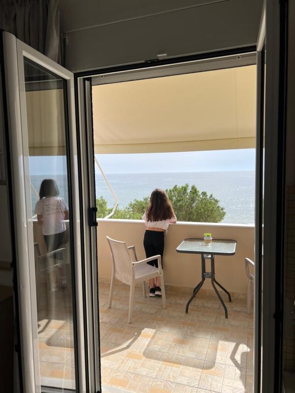 Double Room with Sea View image 2