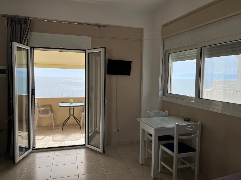 Double Room with Sea View image 3
