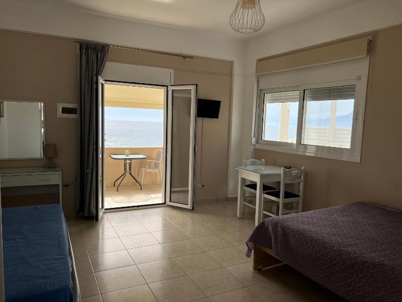 Double Room with Sea View image 4