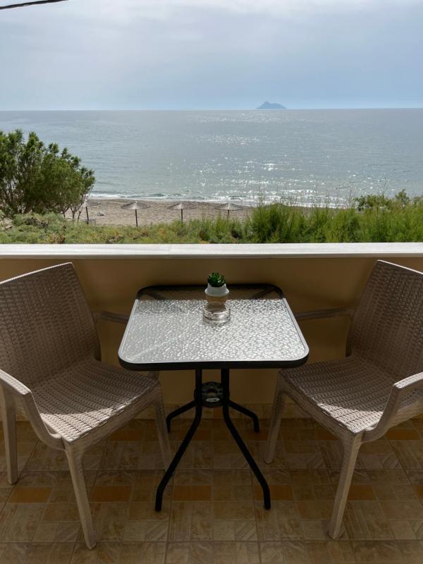 Double Room with Sea View image 4