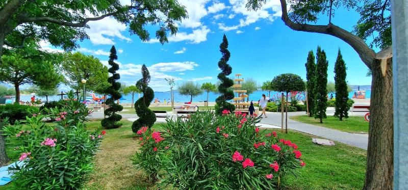 Sunny Holiday House with pool - image 24