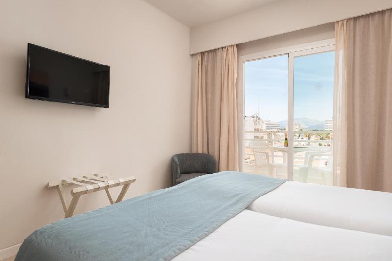 Superior Double or Twin Room image 4