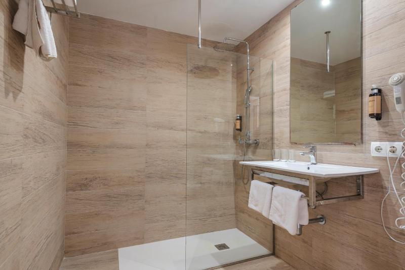 Superior Double or Twin Room image 3