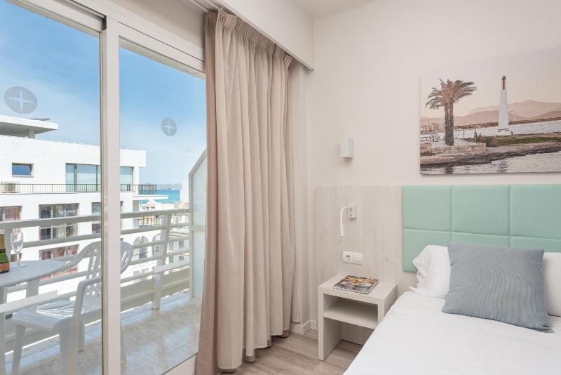 Double or Twin Room with Side Sea View image 4