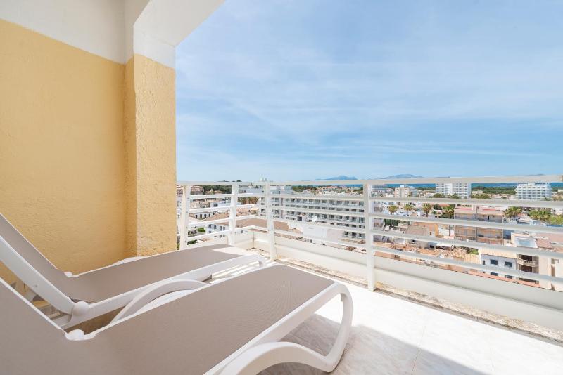 Superior Family Room image 2