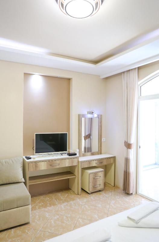 Apartment image 3
