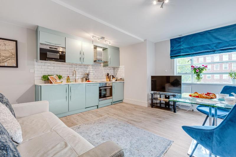 One-Bedroom Apartment image 3