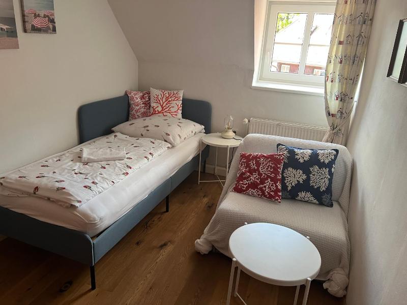 Family Room image 2