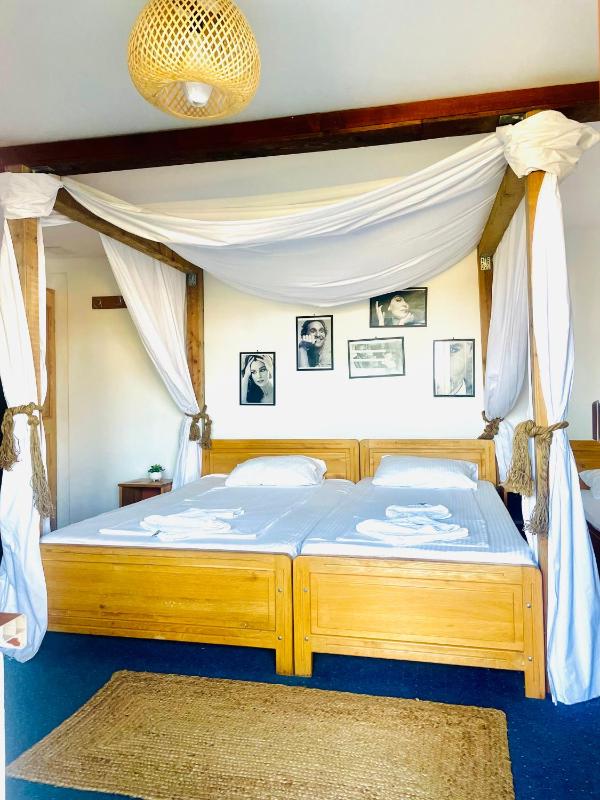 Deluxe Triple Room with River View image 1