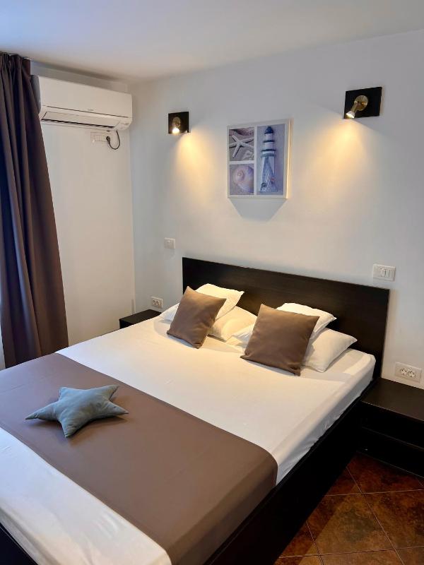 Standard Double Room image 4