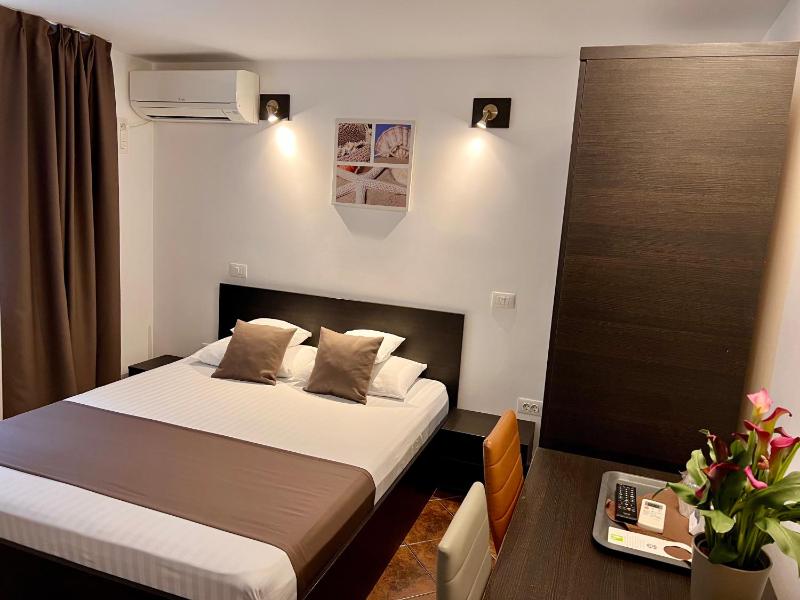 Budget Double Room image 4