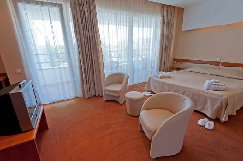 Junior Suite (2 Adults + 2 Children) image 3