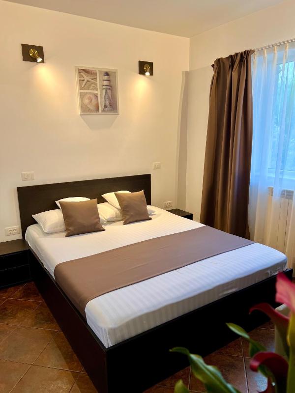 Queen Room image 2