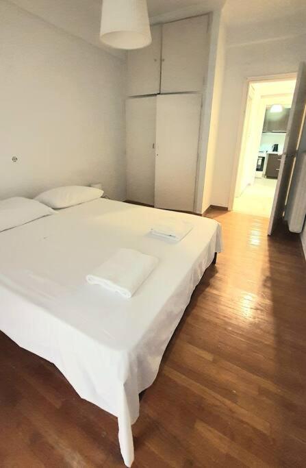 One-Bedroom Apartment image 4