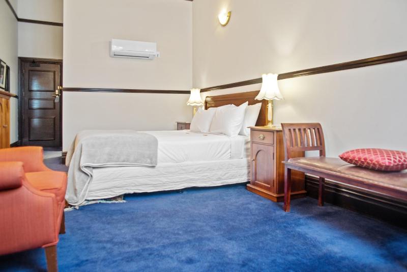 Classic Double Room image 2