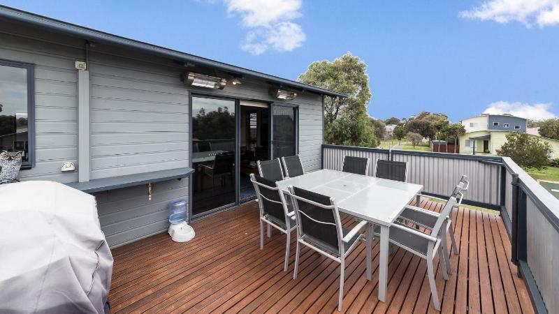 7 Matthew Court, Cowes Images