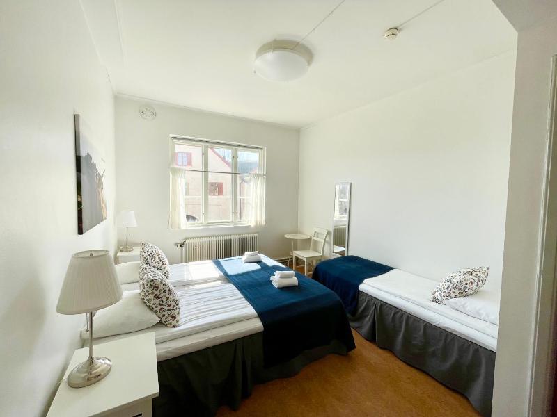 Standard Triple Room with Shared Bathroom image 3