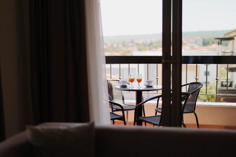 Superior Suite with Balcony and Sea View image 1