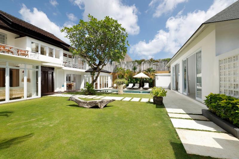 Villa Swarna by Nakula - image 4
