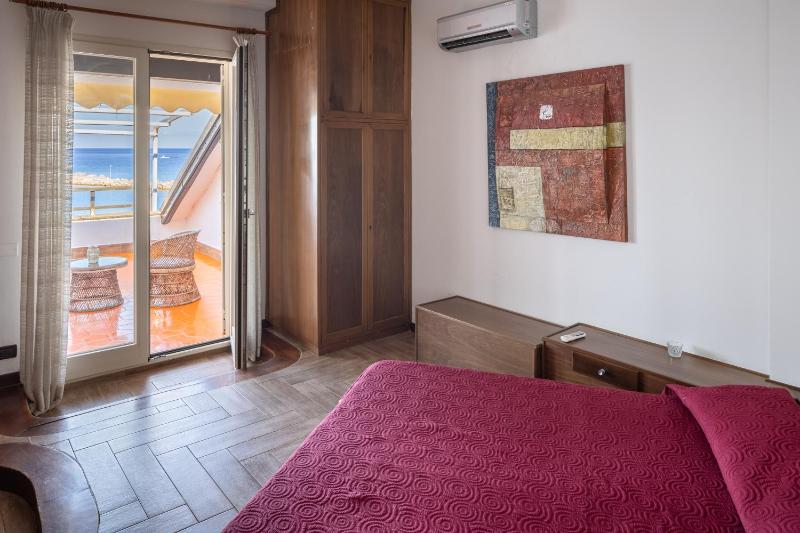 Deluxe Villa image 2