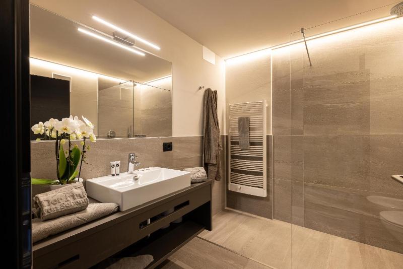 Junior Suite image 2