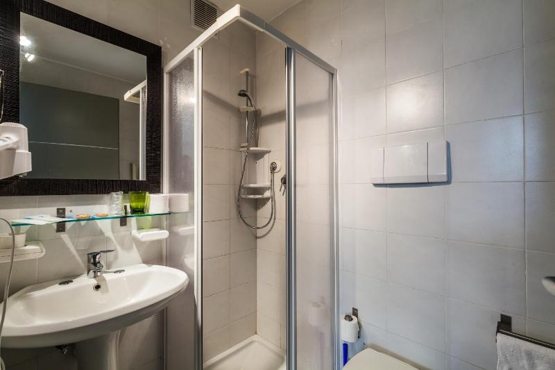 Single Room image 4