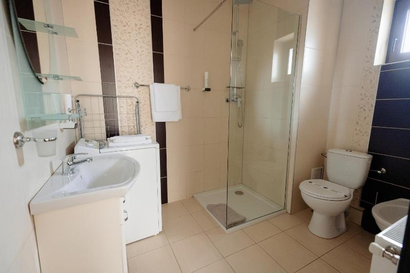 Twin Room image 1