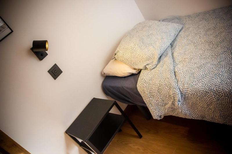 Standard Twin Room with Shared Bathroom image 1