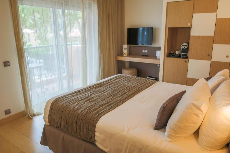  Double or Twin Room with Lateral Sea View with Balcony image 4