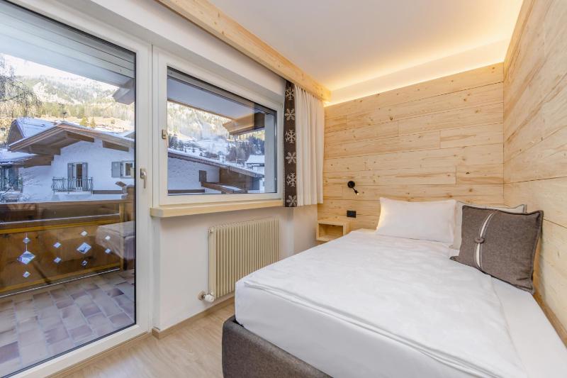 Single Room with Balcony image 4